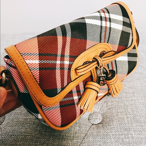 Chic Plaid Crossbody Bag with Tan Leather Details - Picture 6 of 6